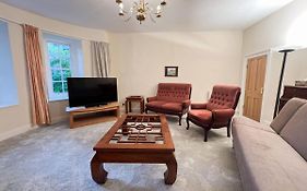 Spacious Flat Sleeps 8 Near Princes Street